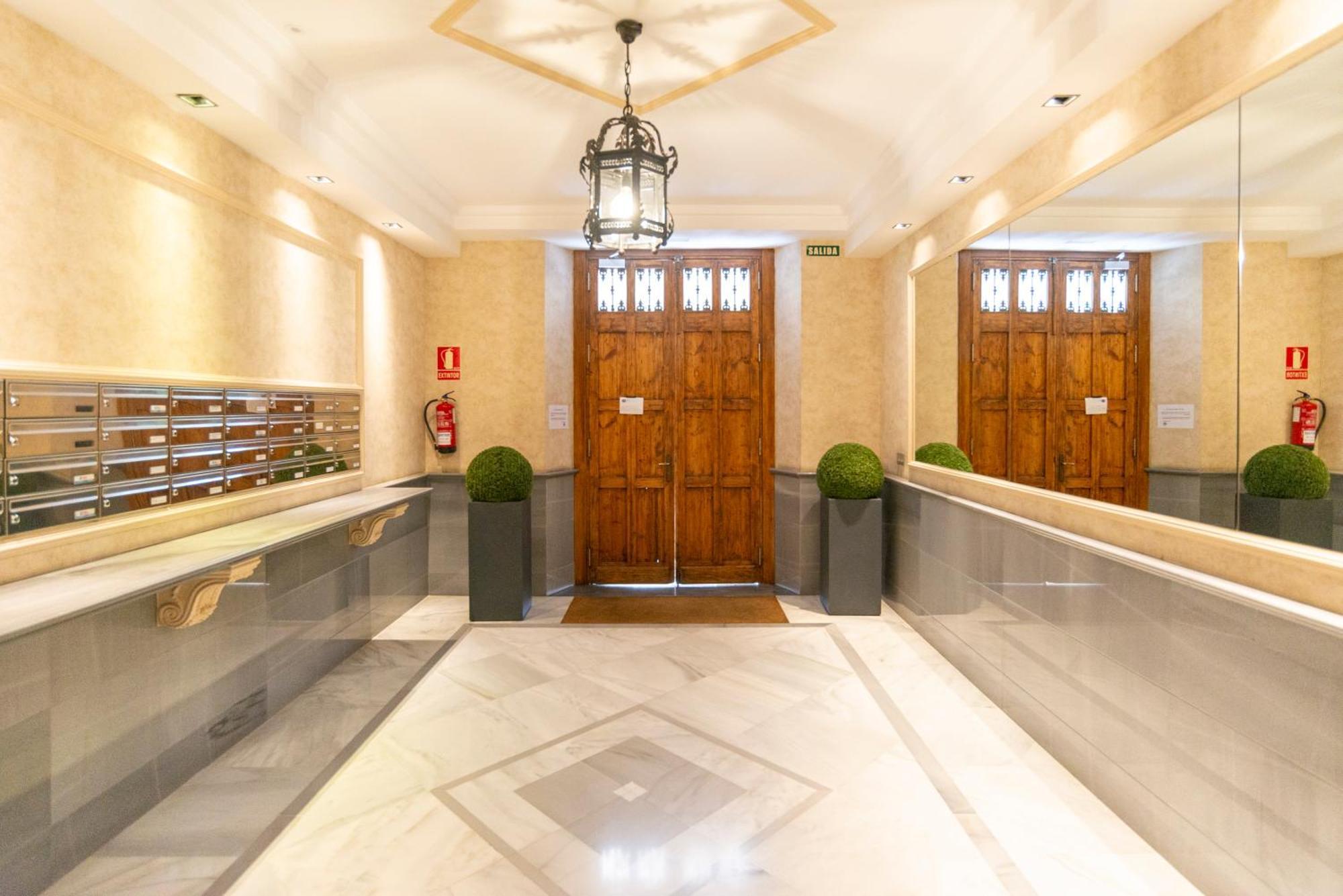 Souviron & Old Town By Ele Apartments Malaga Bagian luar foto